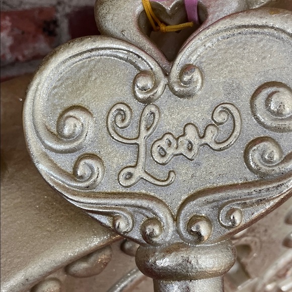 Rachel Zoe Gold Heart and Key Wall Art large one - Picture 4 of 17